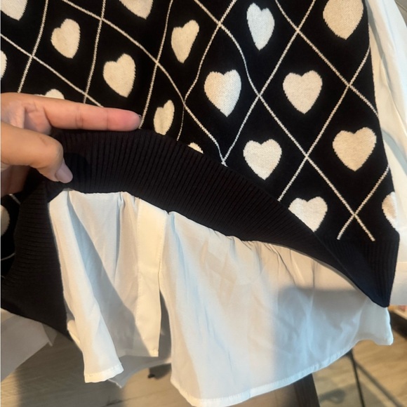 Sioni Black and White Heart Pattern V-Neck Sweater - Picture 2 of 8